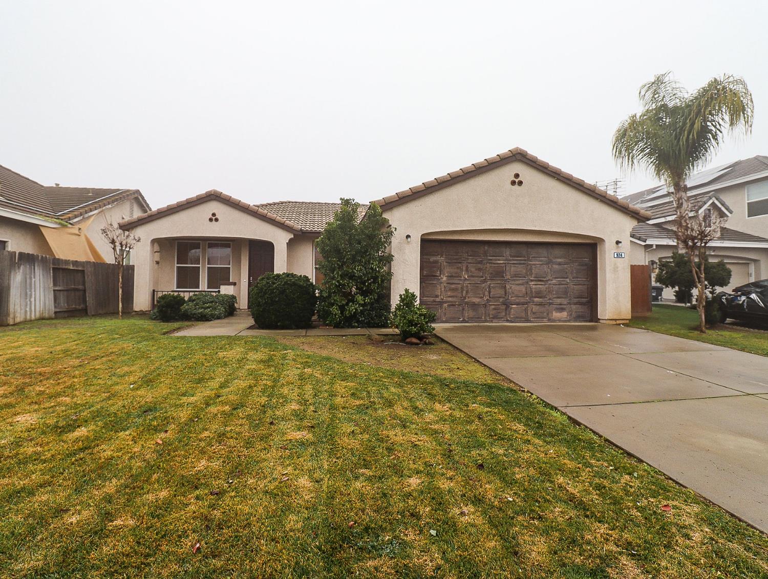 924 Stanford Ave, Madera, CA 93637