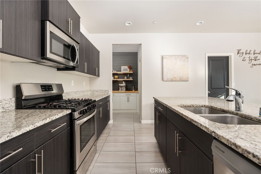 646 Wood Crest, Madera, CA 93636