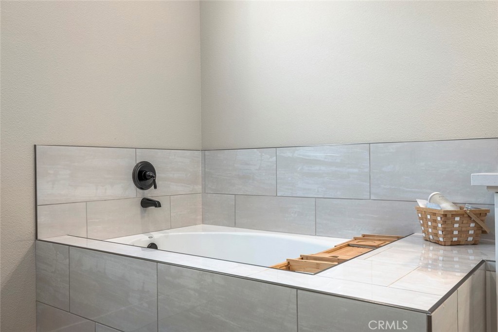 944 Horizon Dr, Madera, CA 93636