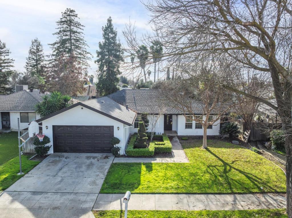 2820 Driftwood Dr, Madera, CA 93637