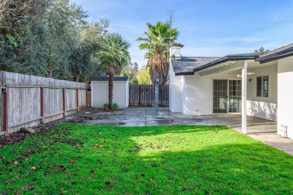 2820 Driftwood Dr, Madera, CA 93637