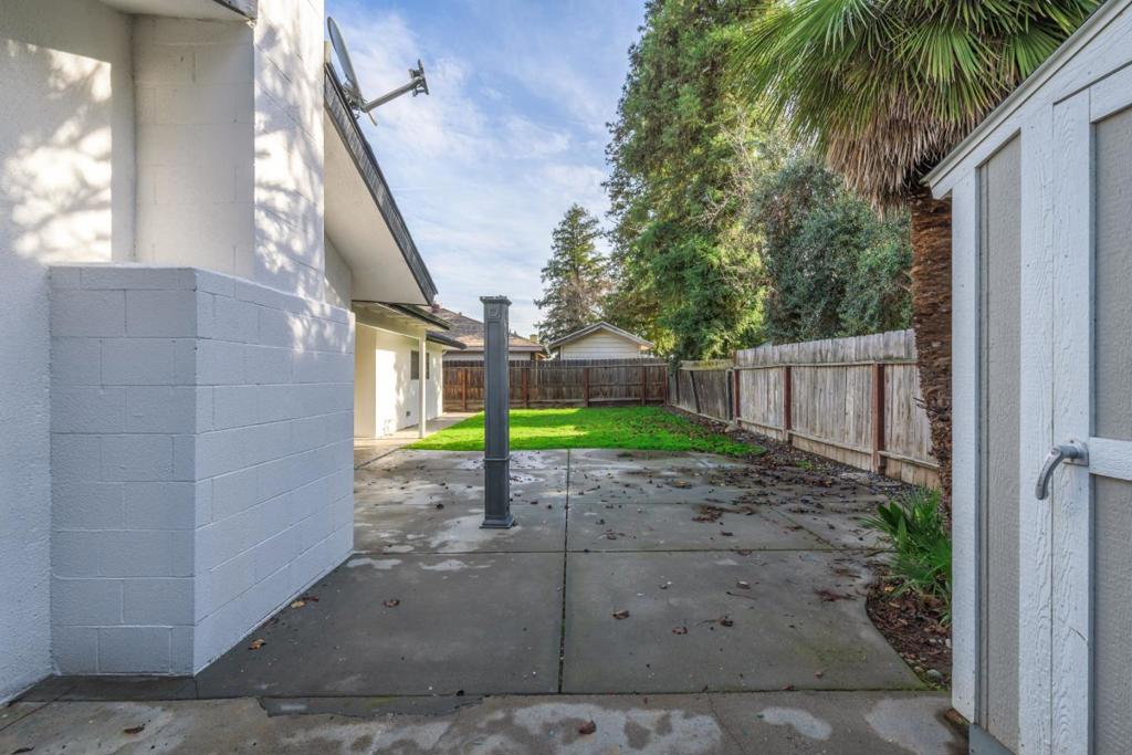 2820 Driftwood Dr, Madera, CA 93637