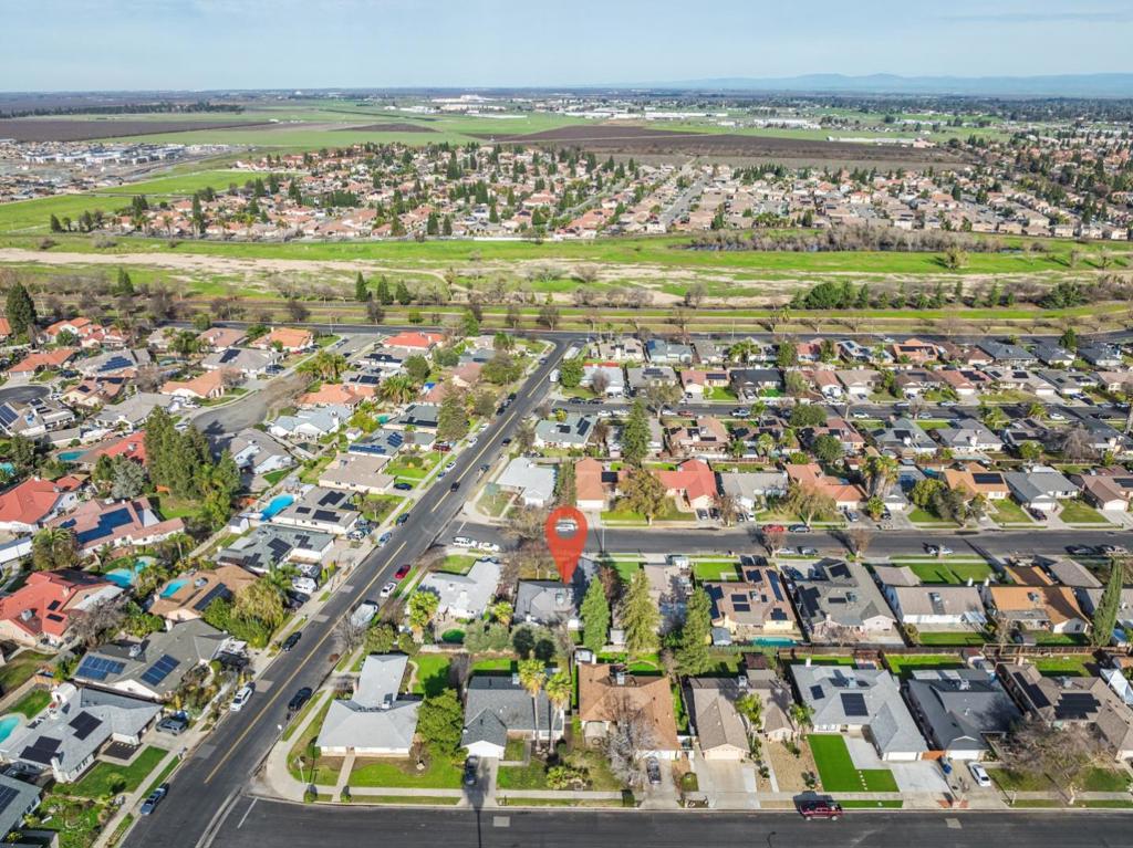 2820 Driftwood Dr, Madera, CA 93637