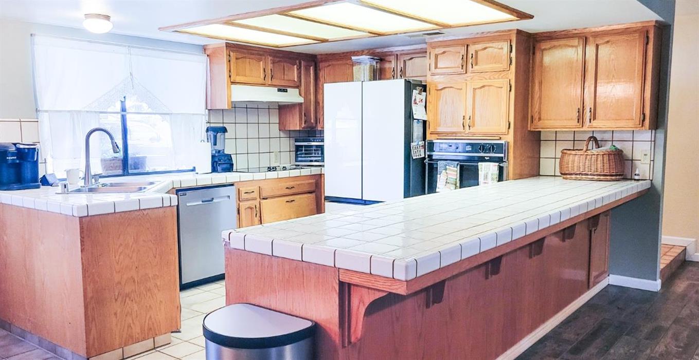 12126 Topper Rd, Madera, CA 93636