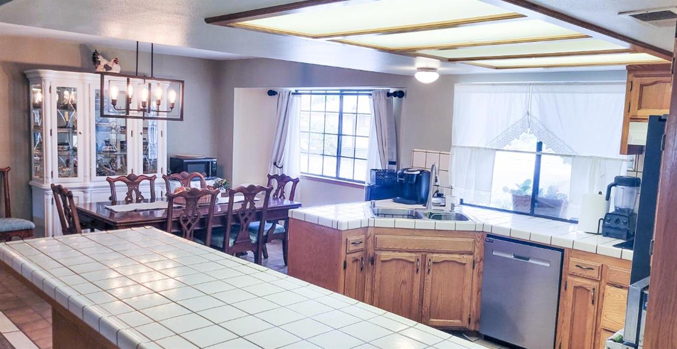 12126 Topper Rd, Madera, CA 93636