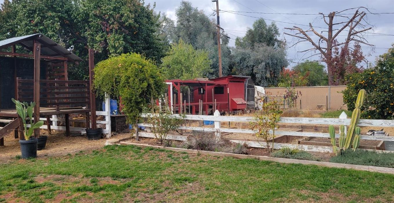 12126 Topper Rd, Madera, CA 93636