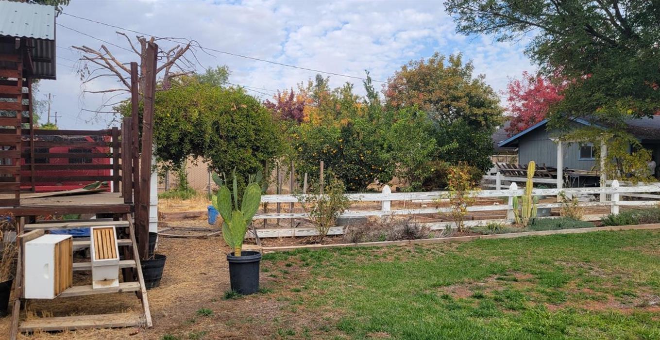 12126 Topper Rd, Madera, CA 93636