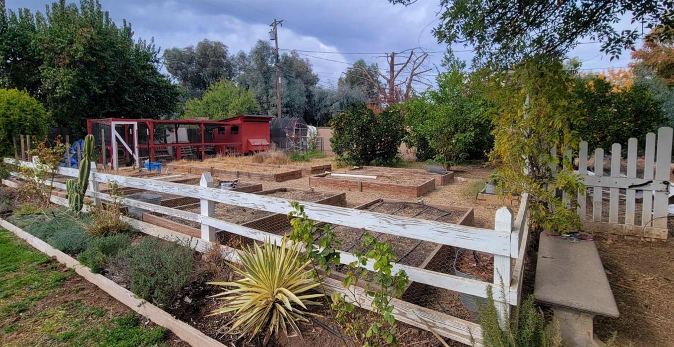 12126 Topper Rd, Madera, CA 93636