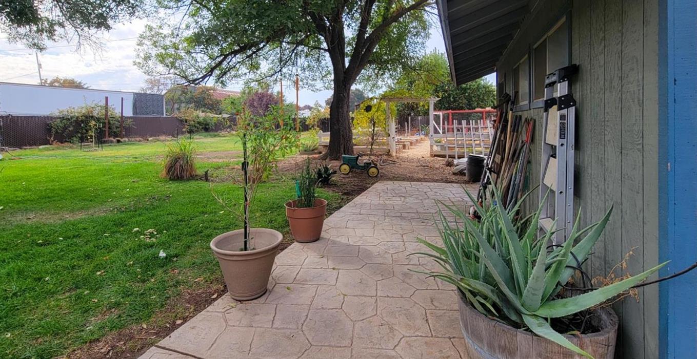 12126 Topper Rd, Madera, CA 93636