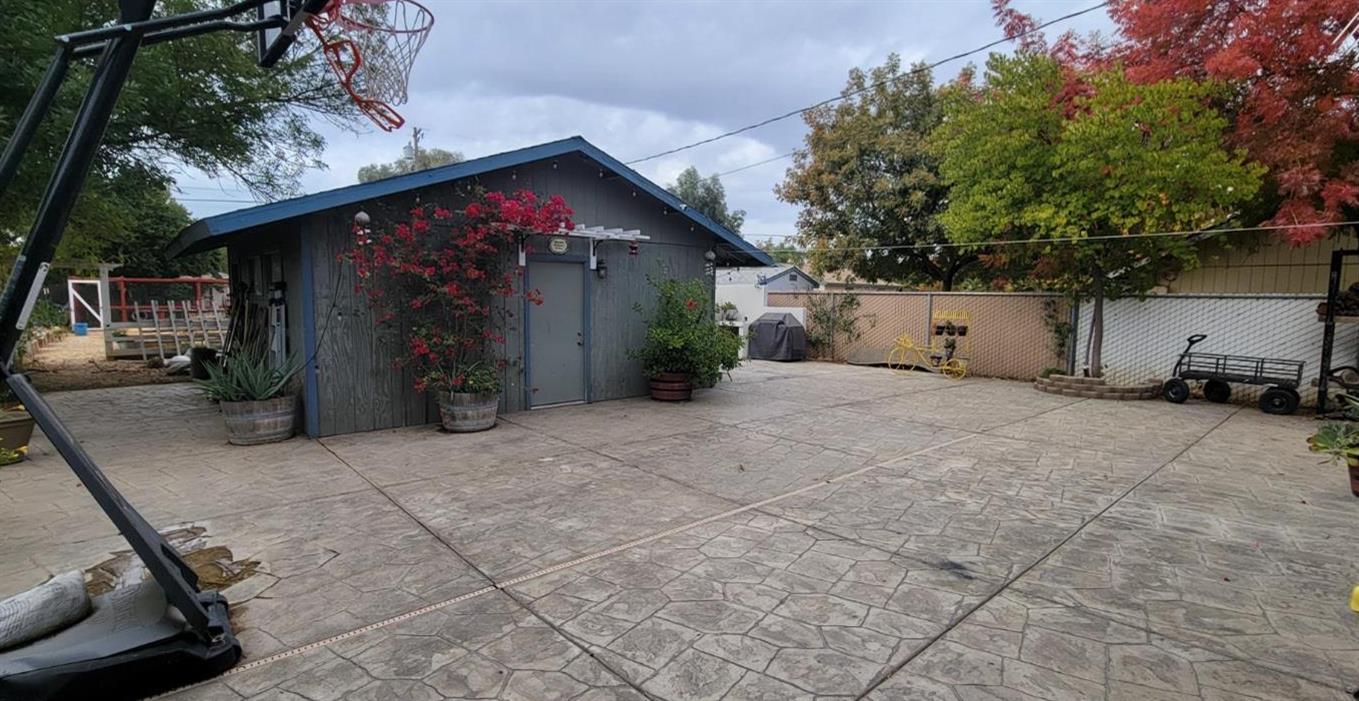 12126 Topper Rd, Madera, CA 93636