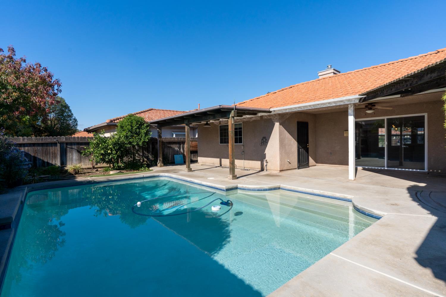 2352 Frederick Way, Madera, CA 93637