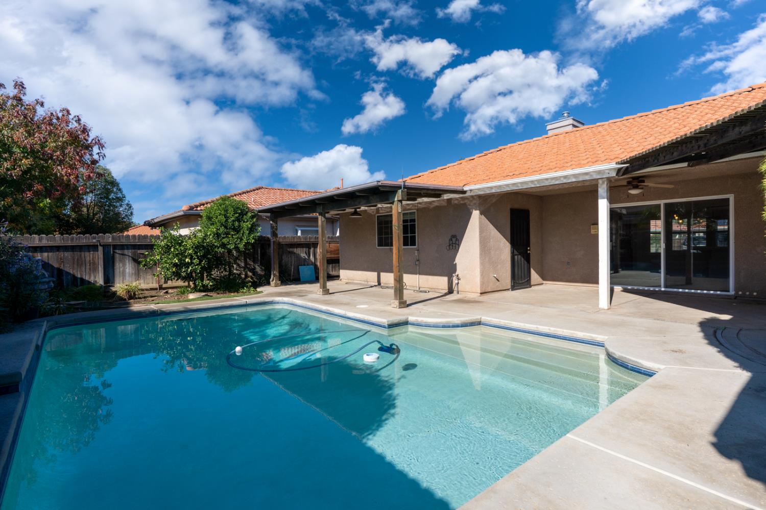 2352 Frederick Way, Madera, CA 93637