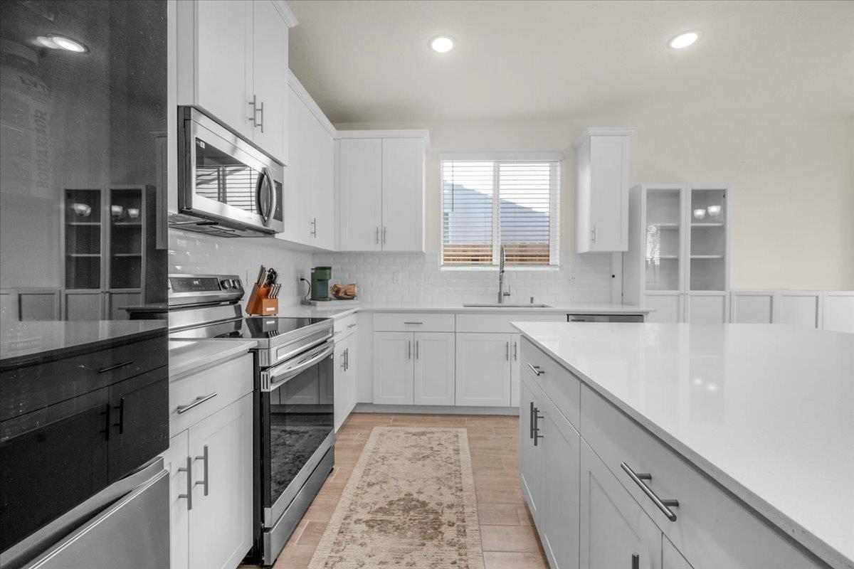 1183 Encore Way W, Madera, CA 93636