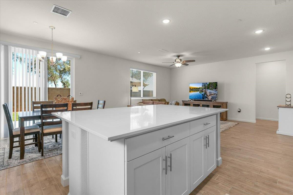 1183 Encore Way W, Madera, CA 93636