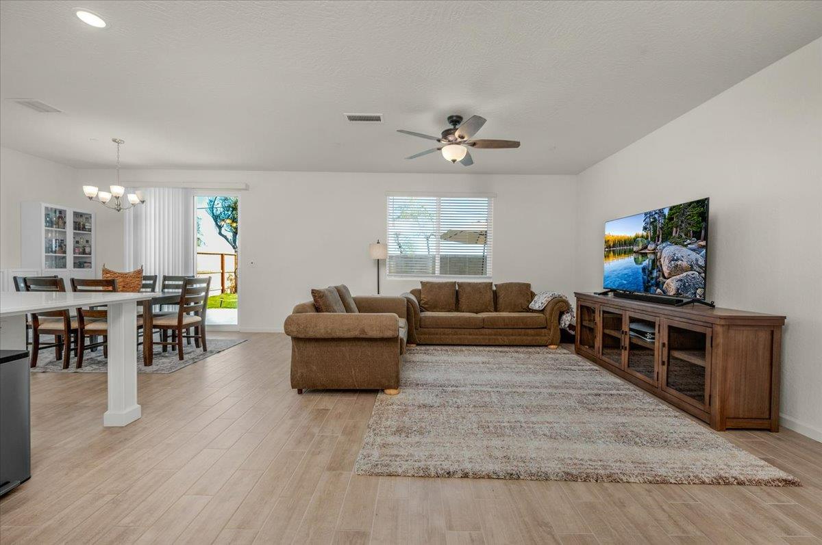 1183 Encore Way W, Madera, CA 93636