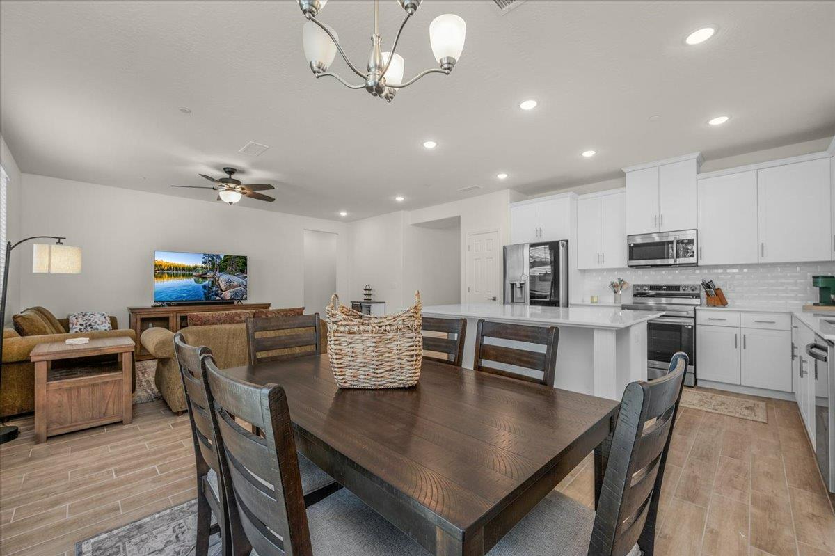 1183 Encore Way W, Madera, CA 93636