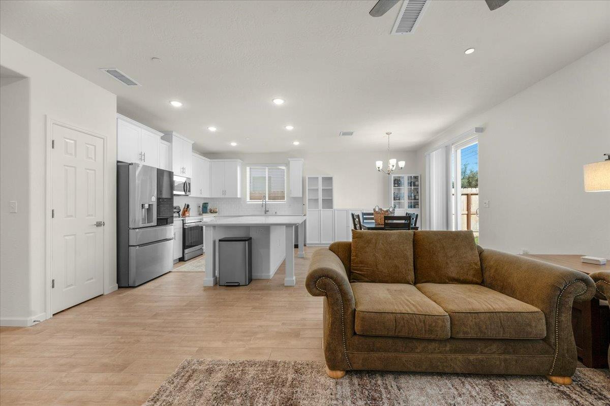 1183 Encore Way W, Madera, CA 93636