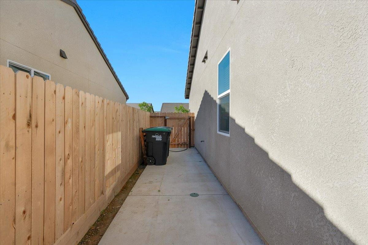 1183 Encore Way W, Madera, CA 93636