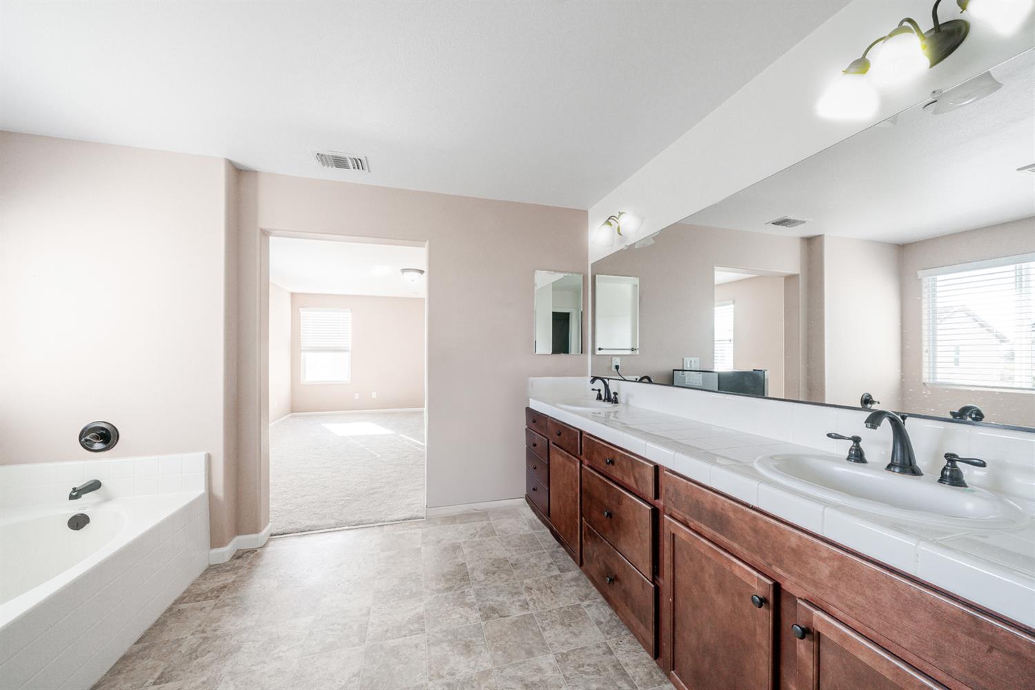 59 Rancho Santa Fe Dr, Madera, CA 93638