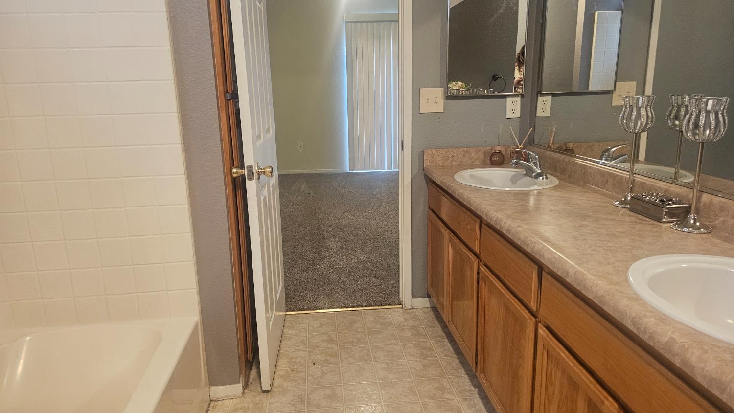 1331 Alicante Way, Madera, CA 93638