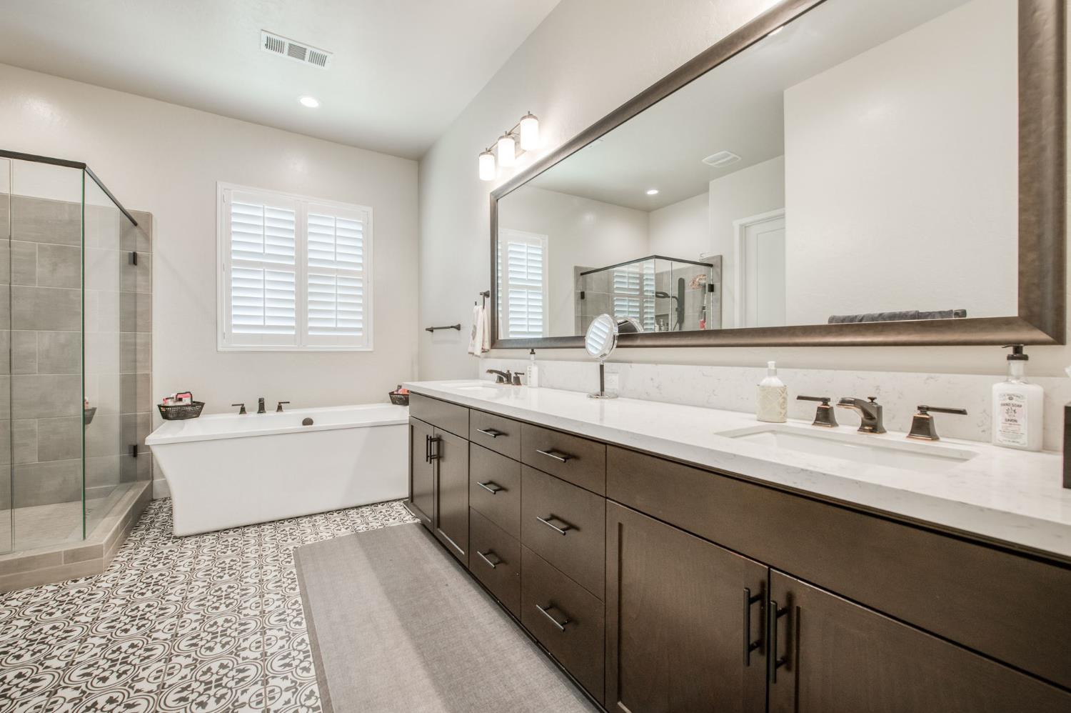 1020 Highland Rd W, Madera, CA 93636