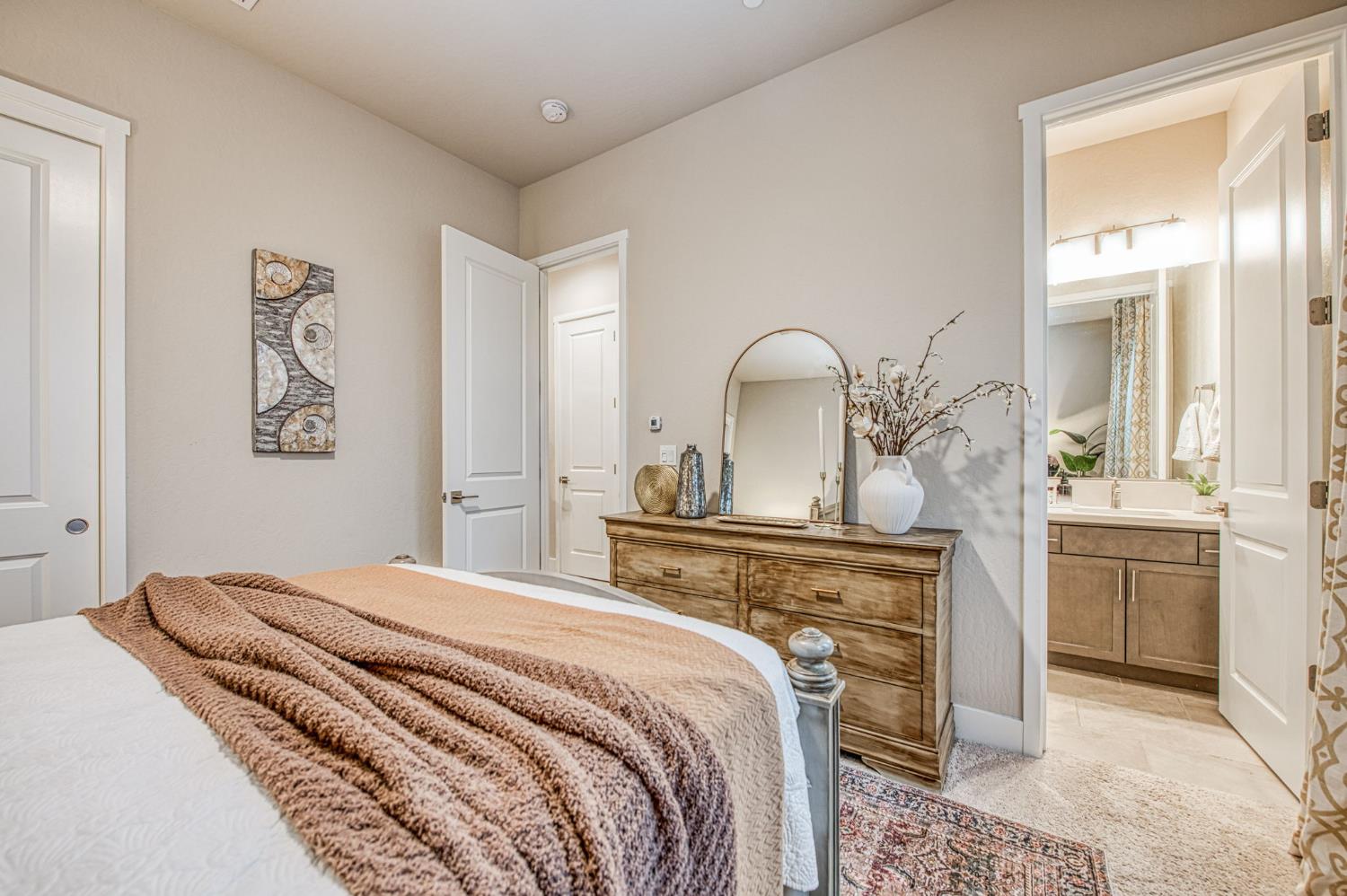 993 Ridgeline Rd W, Madera, CA 93636