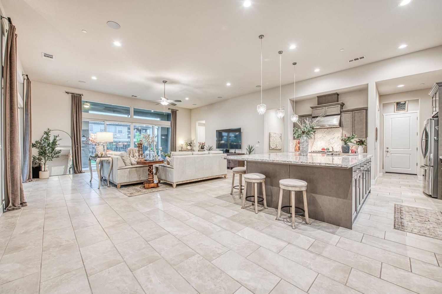 993 Ridgeline Rd W, Madera, CA 93636