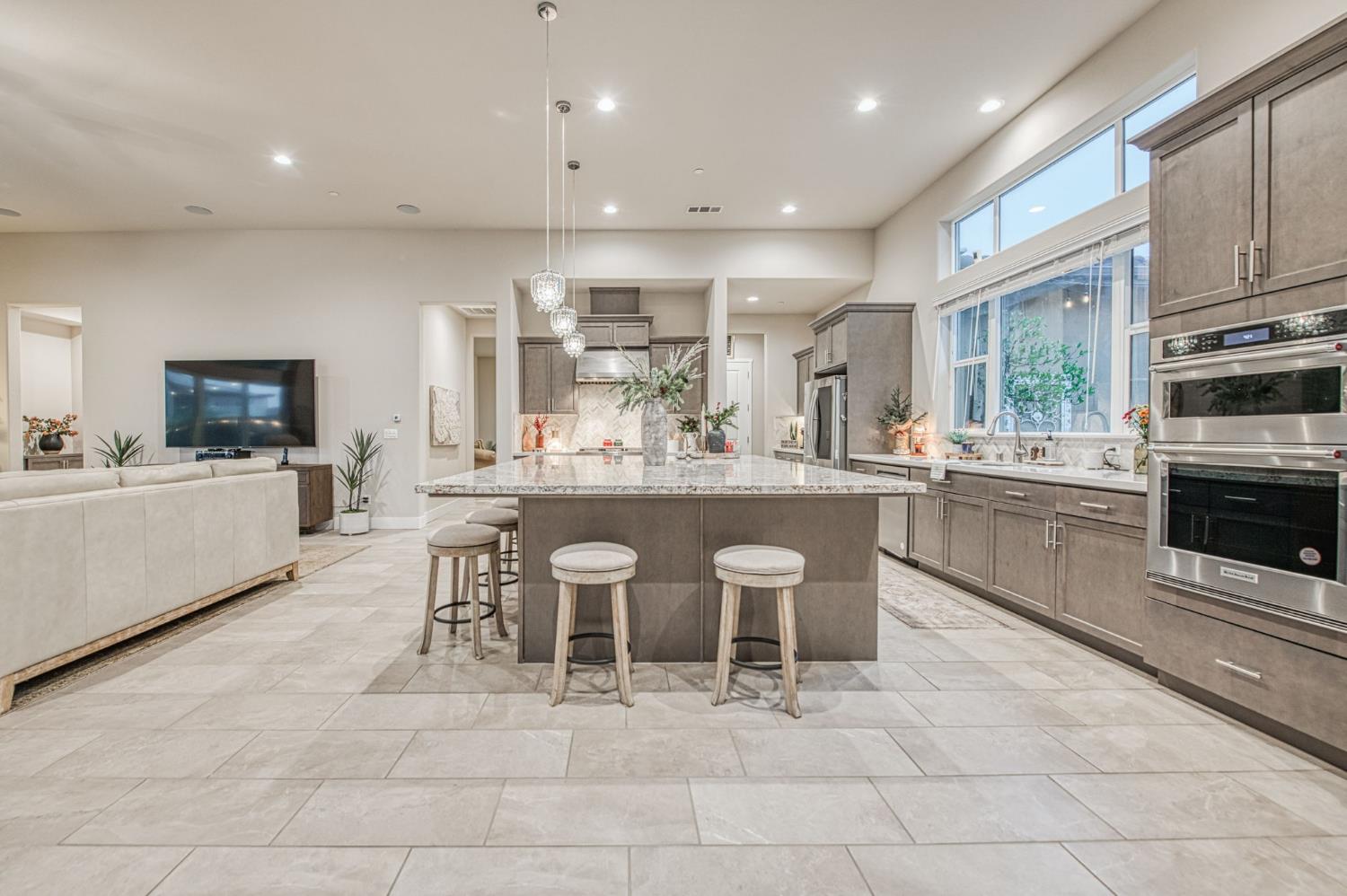 993 Ridgeline Rd W, Madera, CA 93636