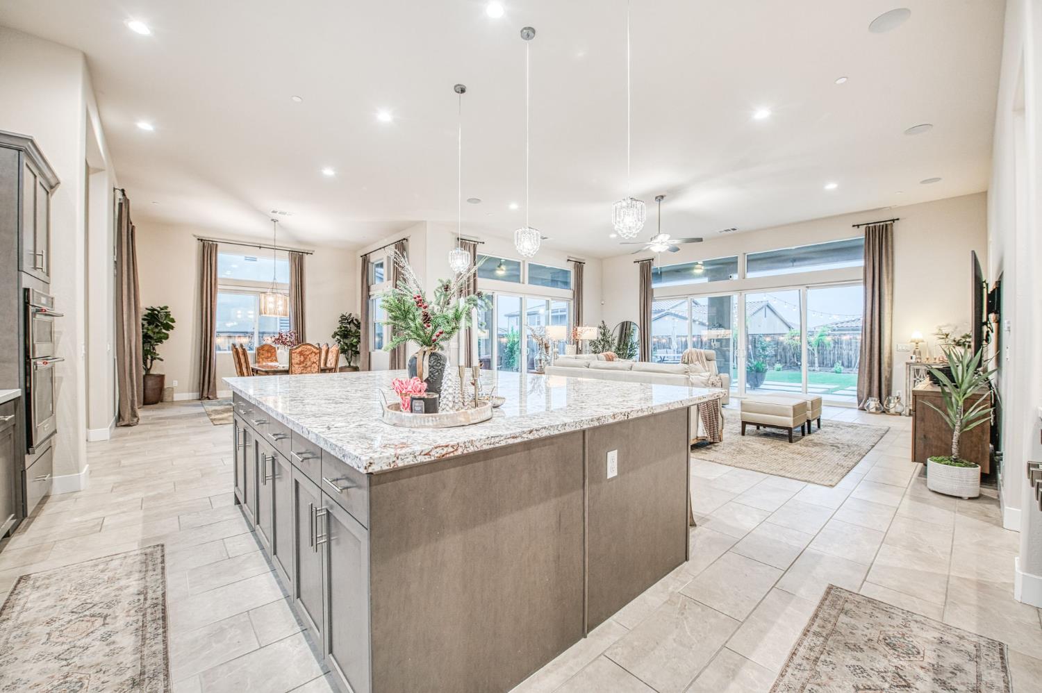 993 Ridgeline Rd W, Madera, CA 93636