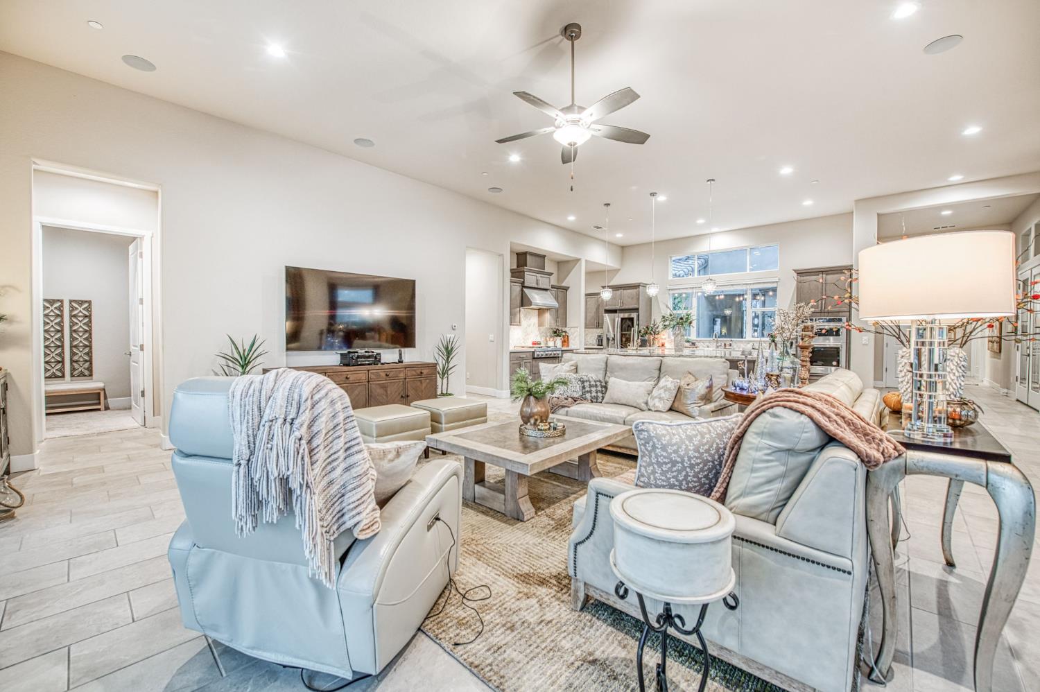 993 Ridgeline Rd W, Madera, CA 93636