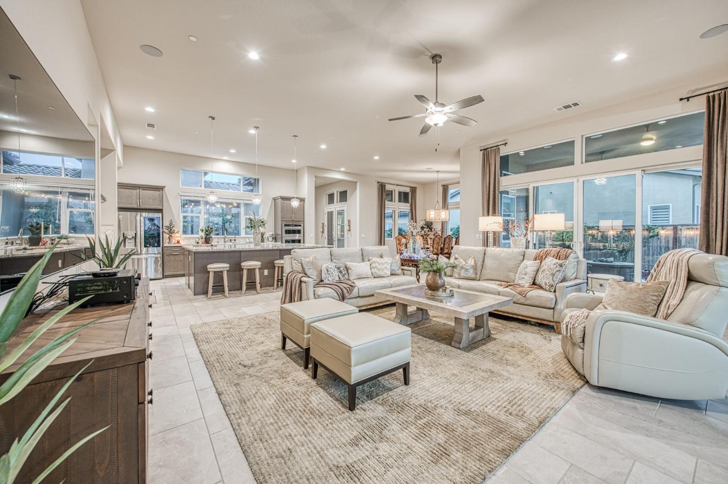 993 Ridgeline Rd W, Madera, CA 93636