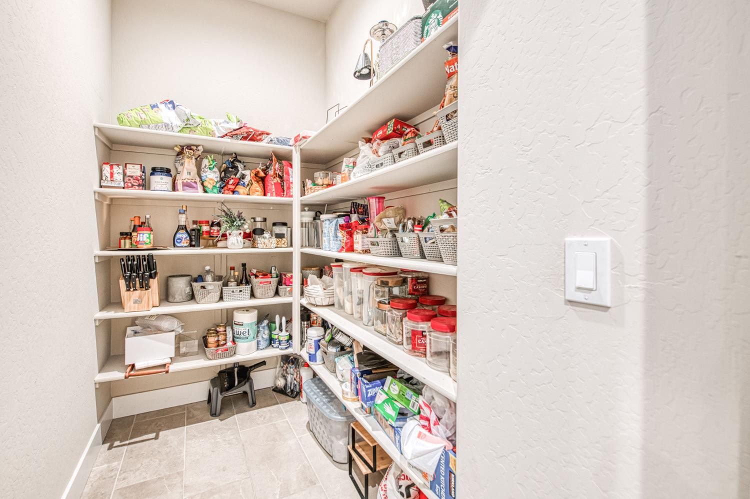 993 Ridgeline Rd W, Madera, CA 93636