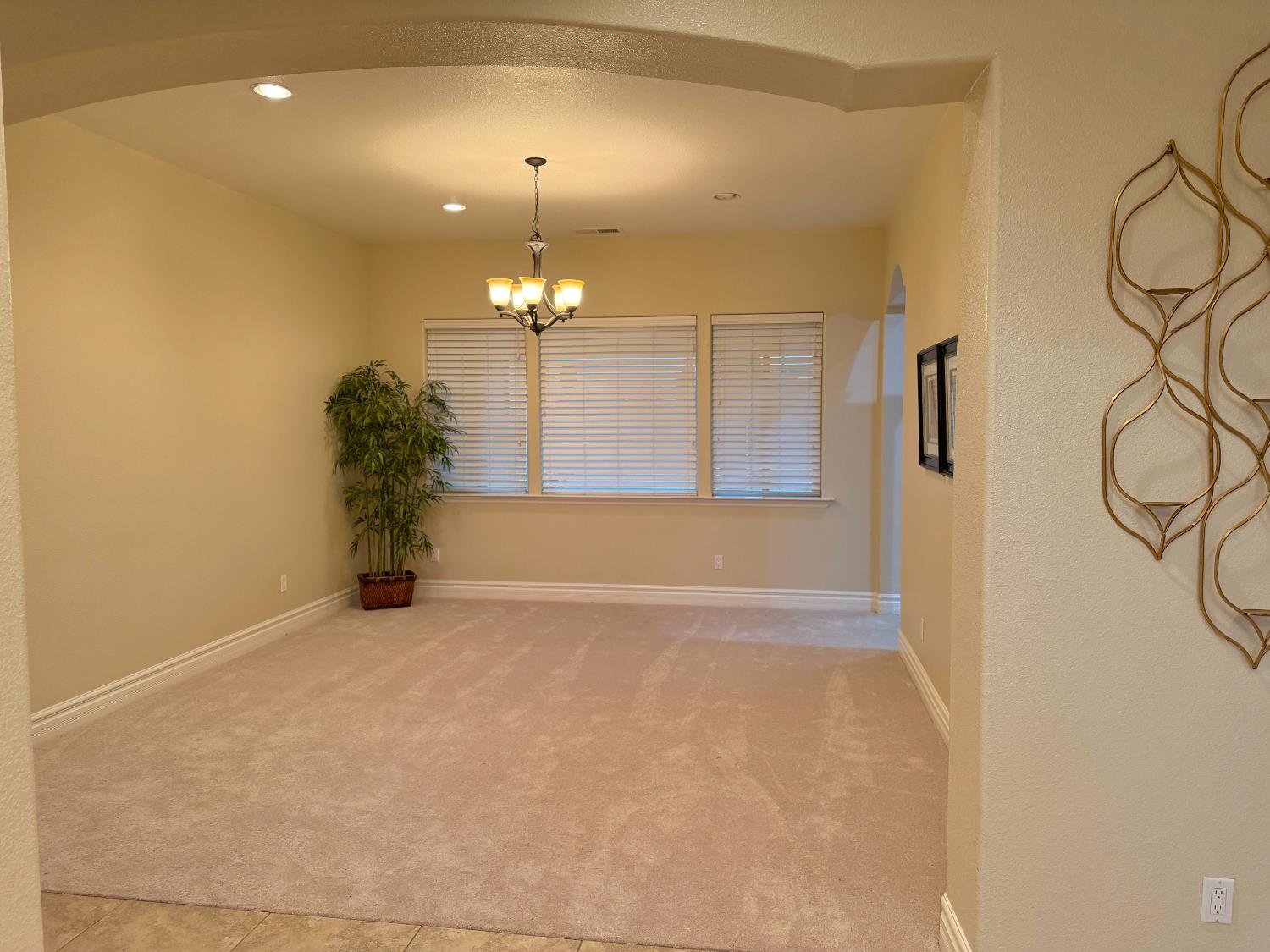 25162 Burton Way, Madera, CA 93638