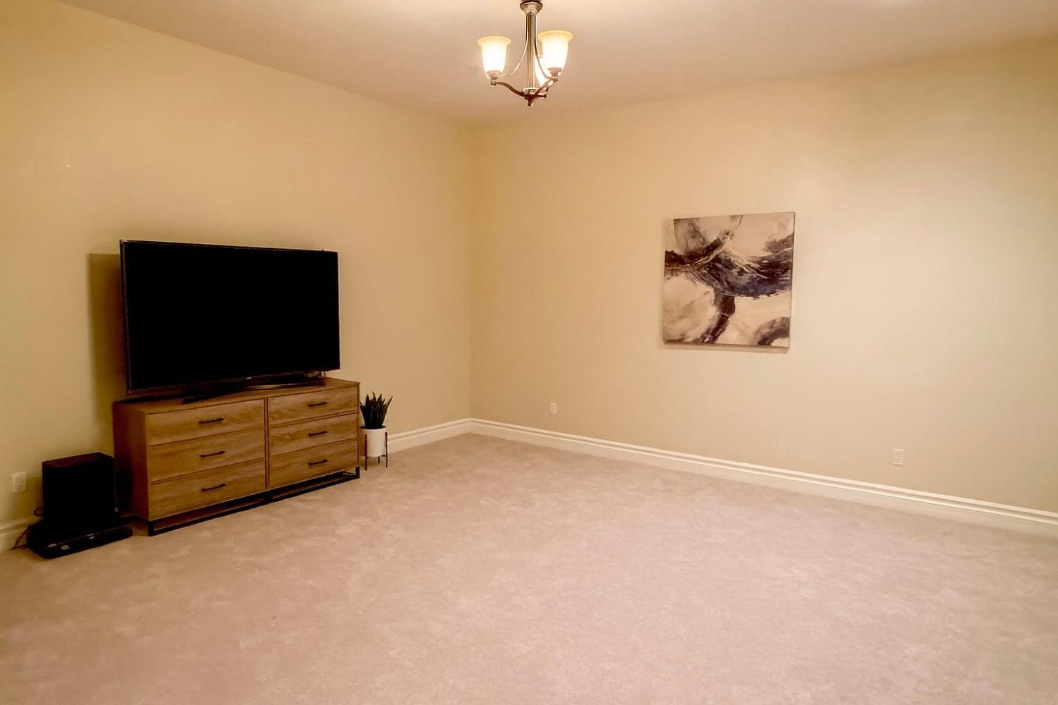 25162 Burton Way, Madera, CA 93638