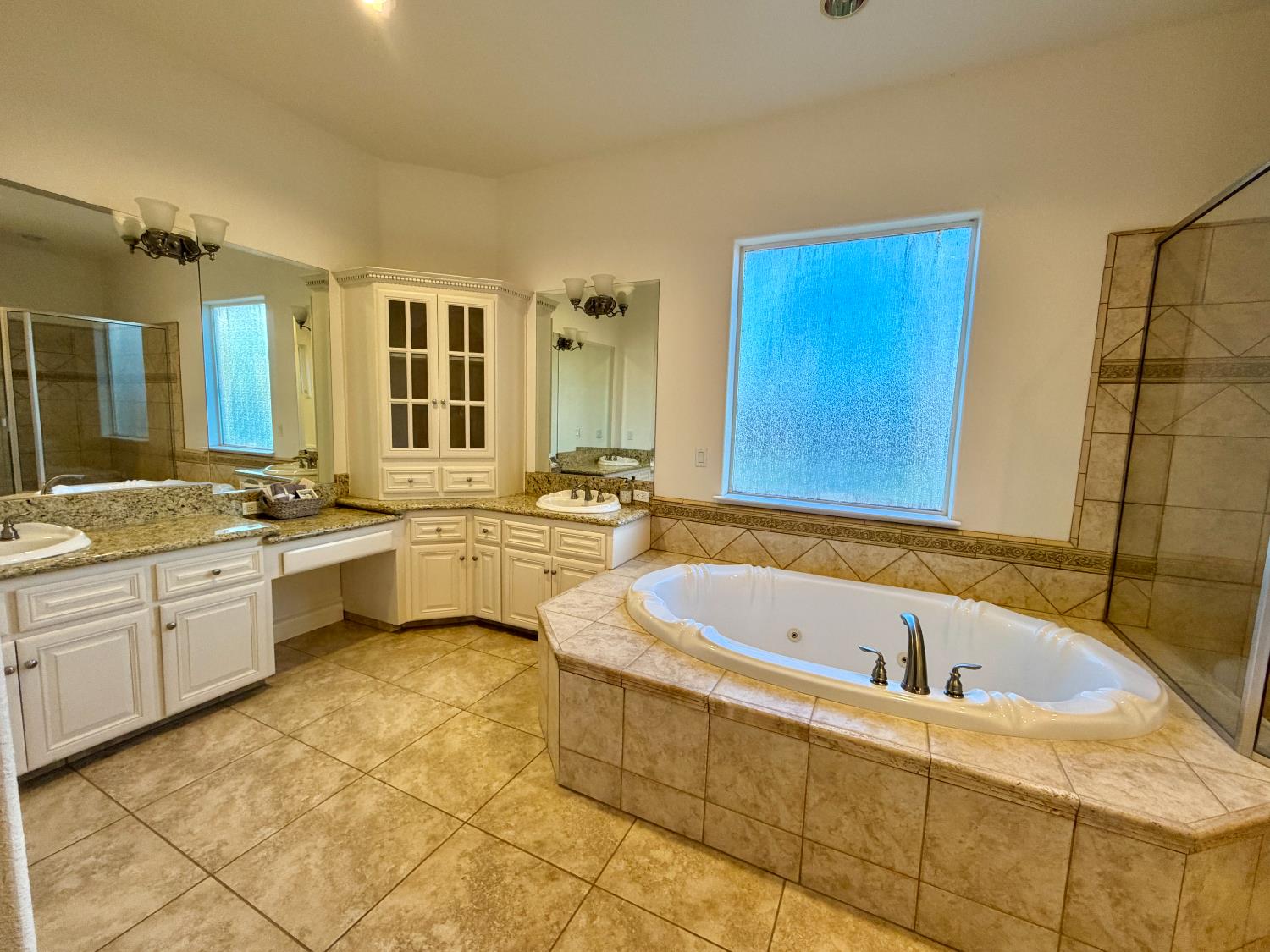 25162 Burton Way, Madera, CA 93638