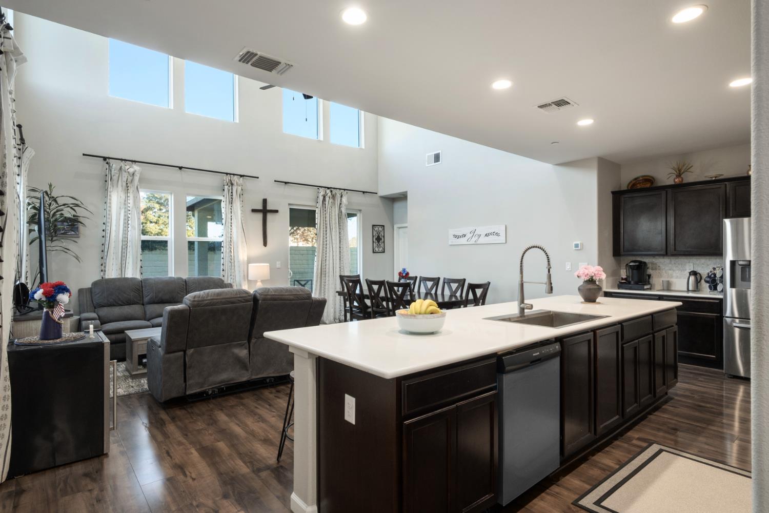 153 Drake St, Madera, CA 93638