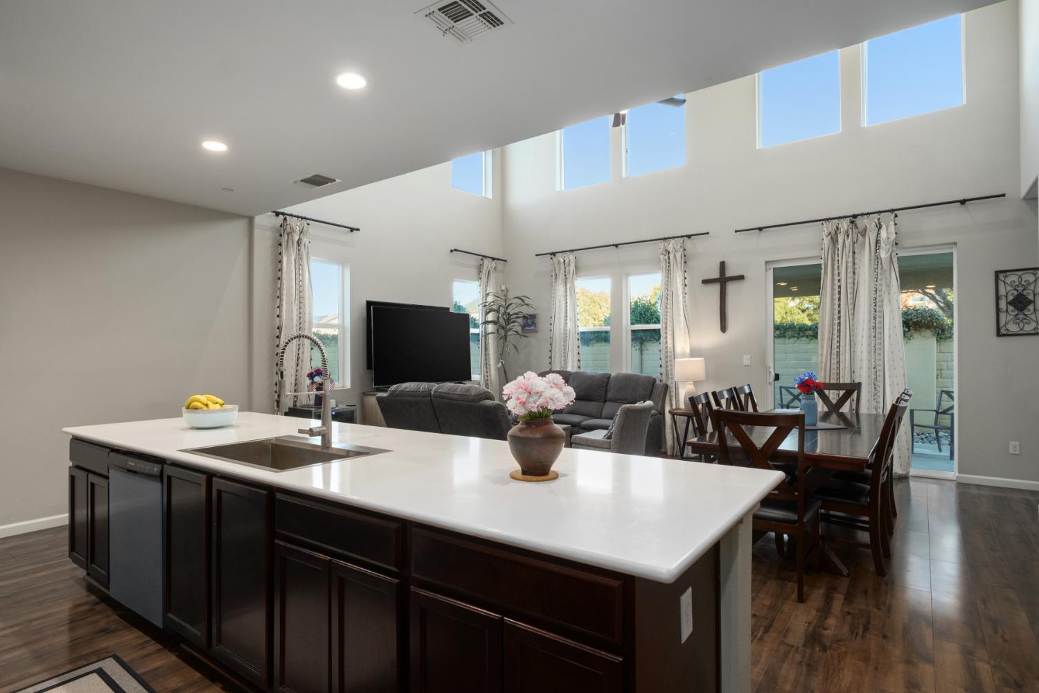 153 Drake St, Madera, CA 93638