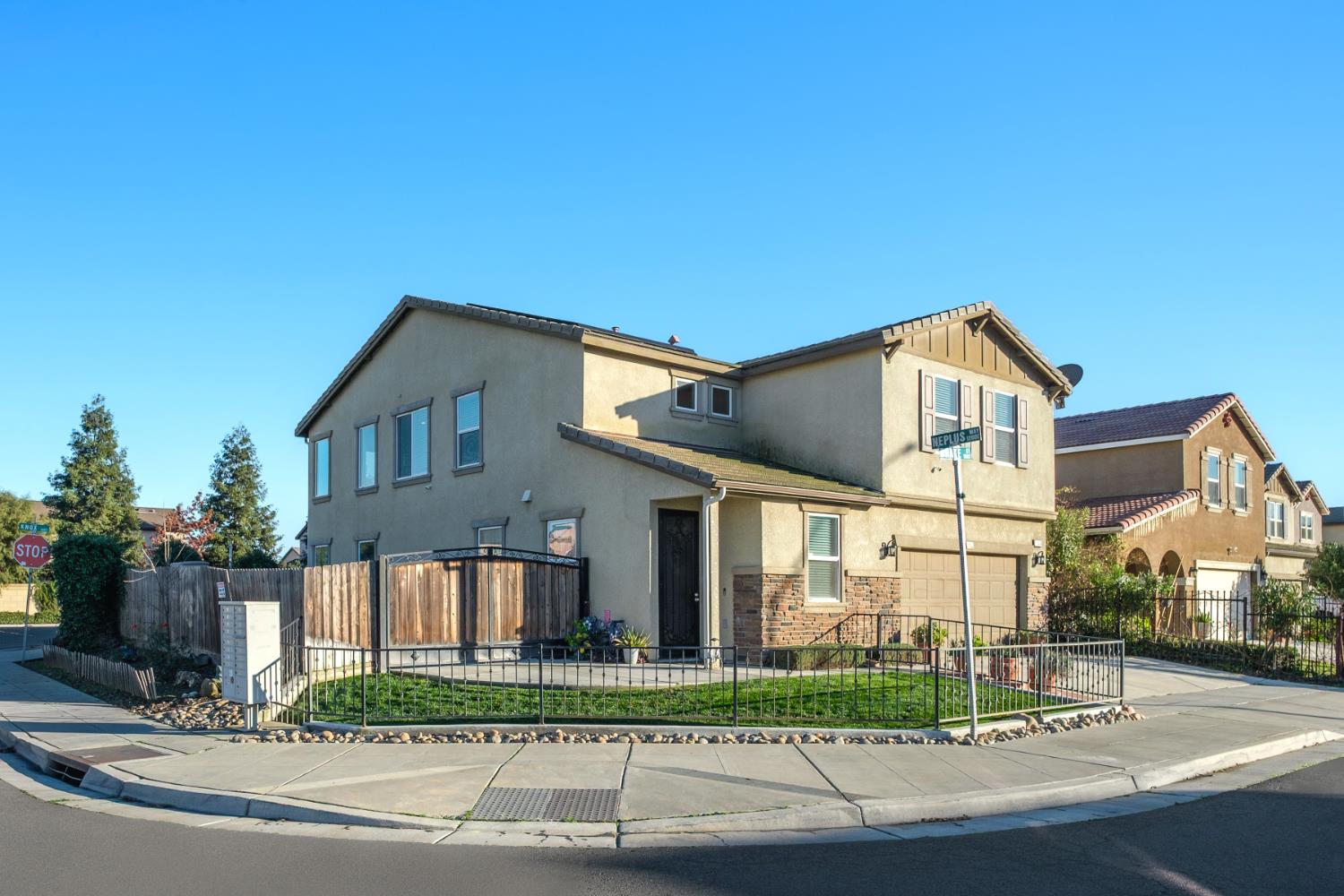 153 Drake St, Madera, CA 93638