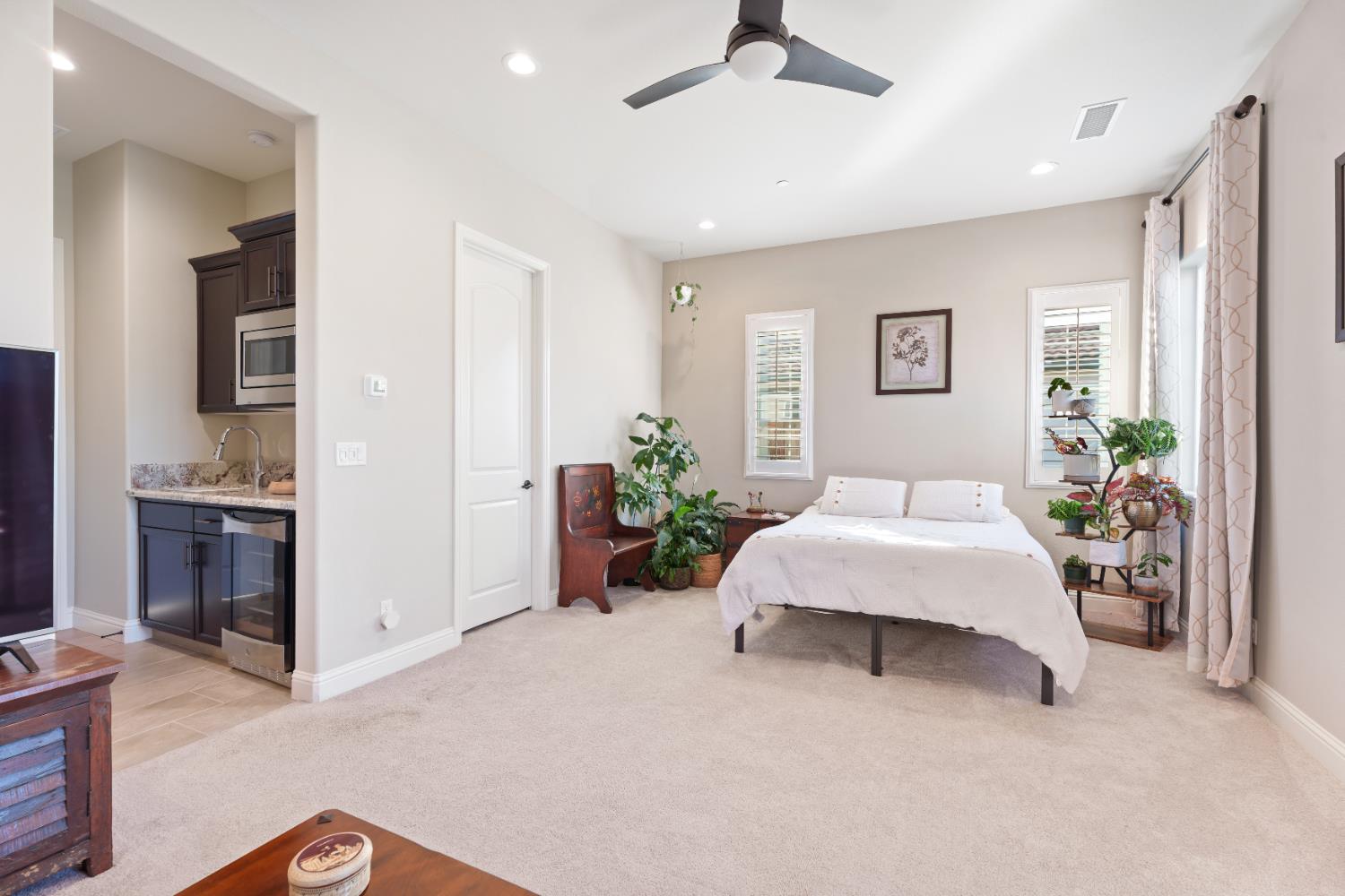 822 Overstone Ave Ave, Madera, CA 93636