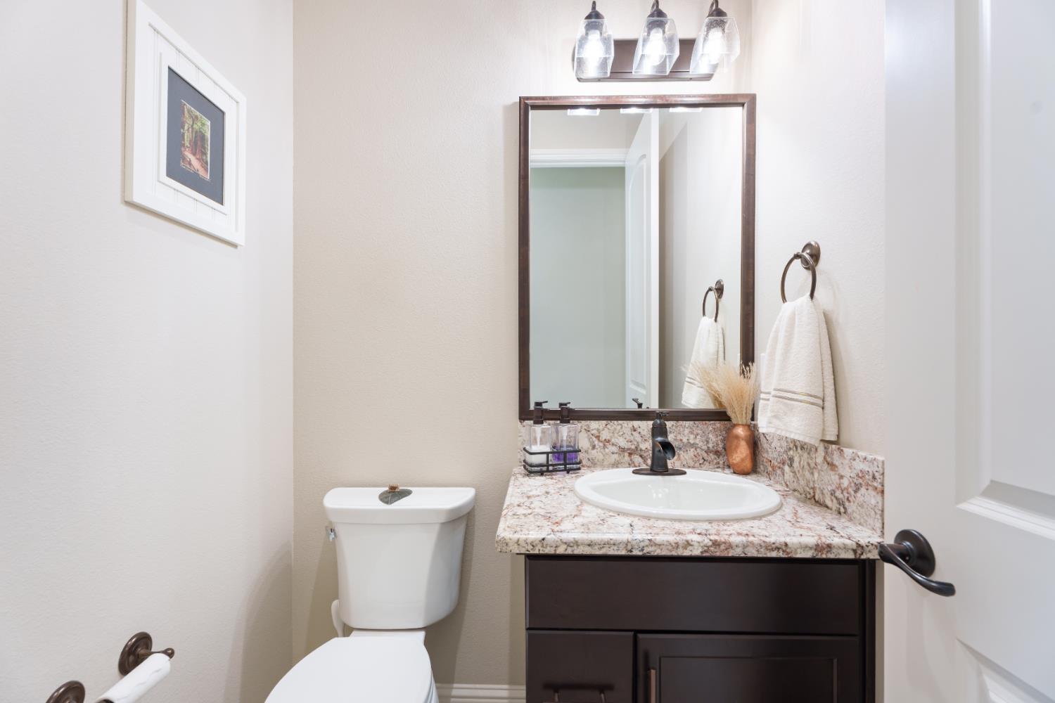 822 Overstone Ave Ave, Madera, CA 93636