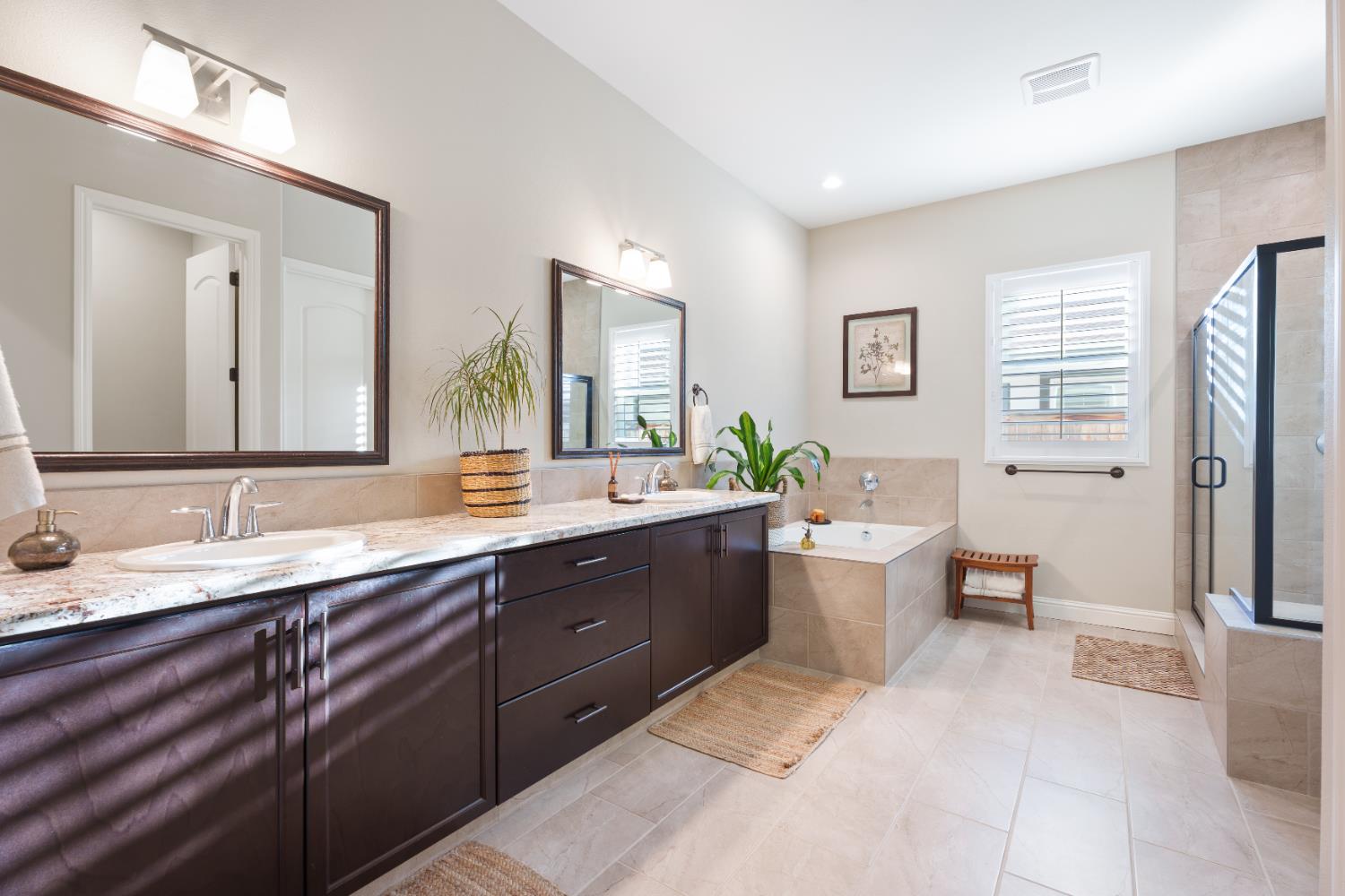 822 Overstone Ave Ave, Madera, CA 93636