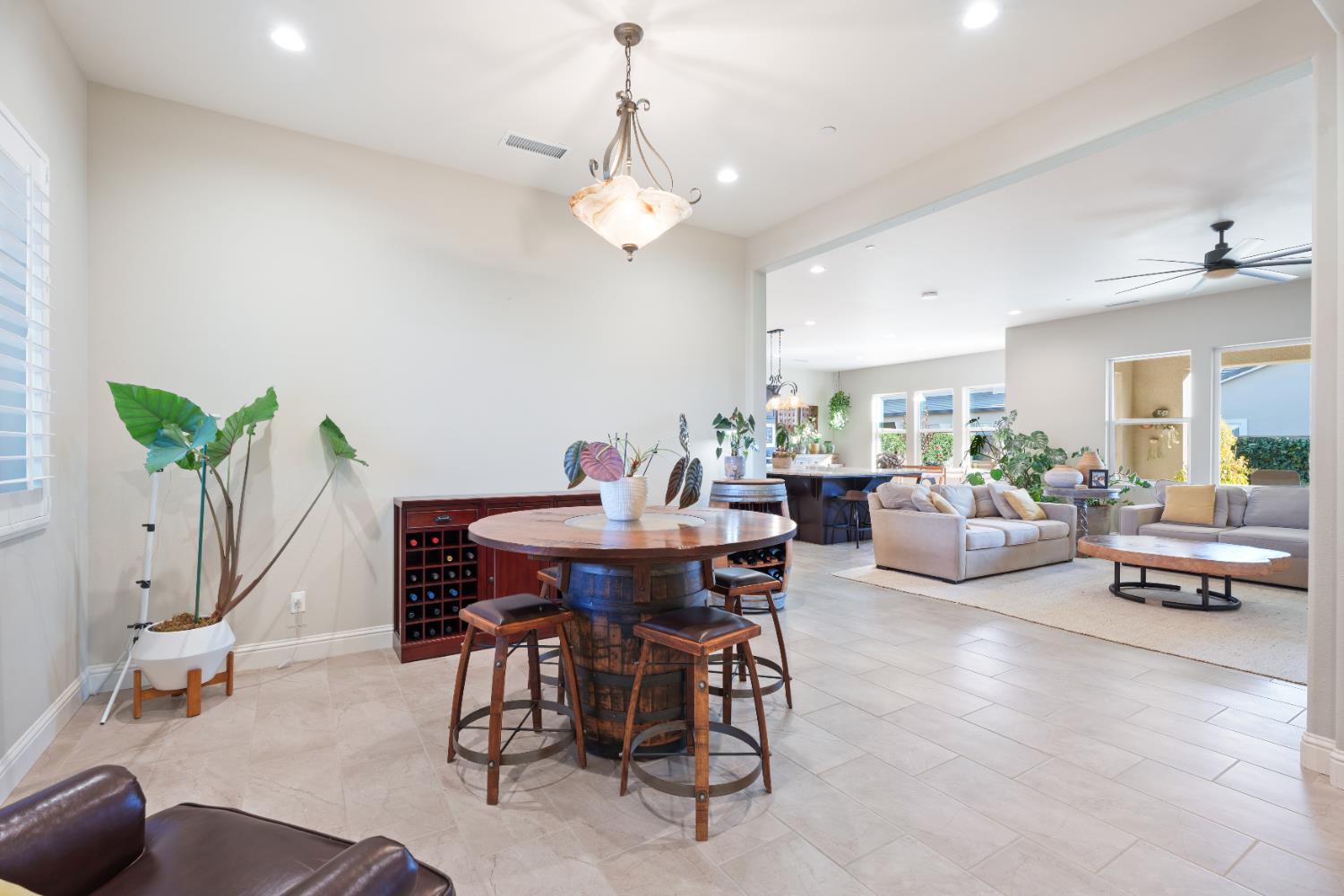 822 Overstone Ave Ave, Madera, CA 93636