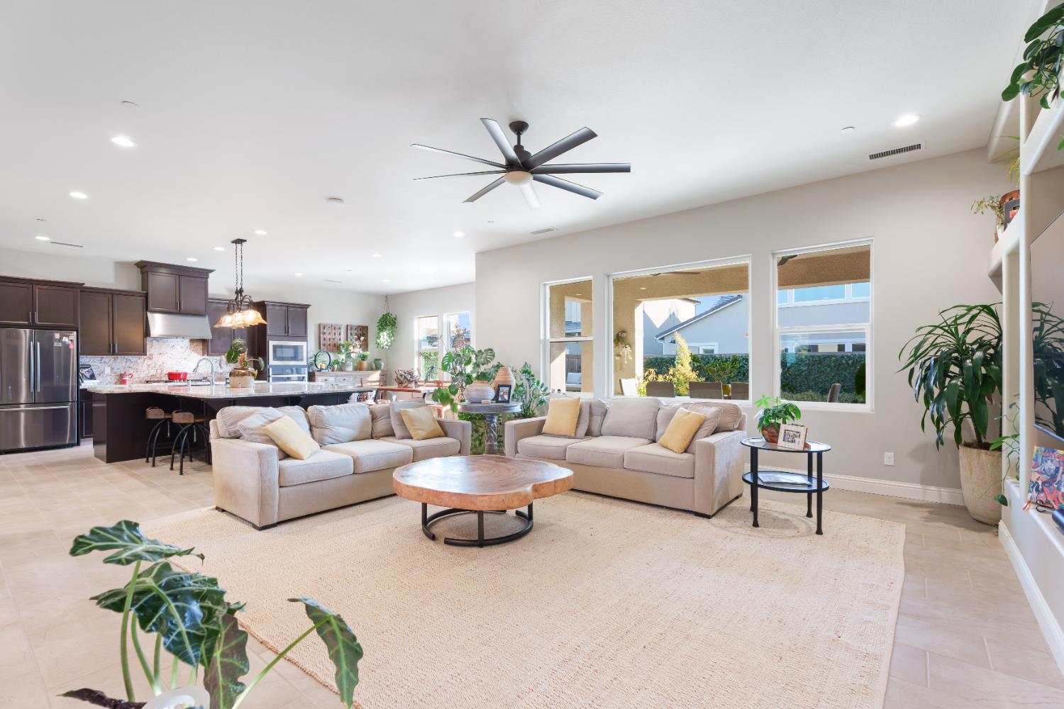 822 Overstone Ave Ave, Madera, CA 93636