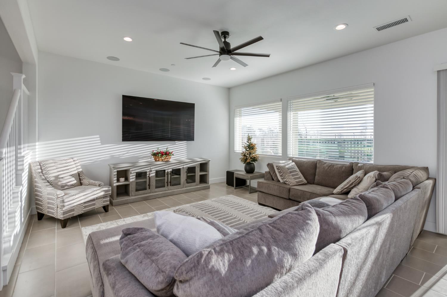 1042 Beaver Pond Loop, Madera, CA 93636