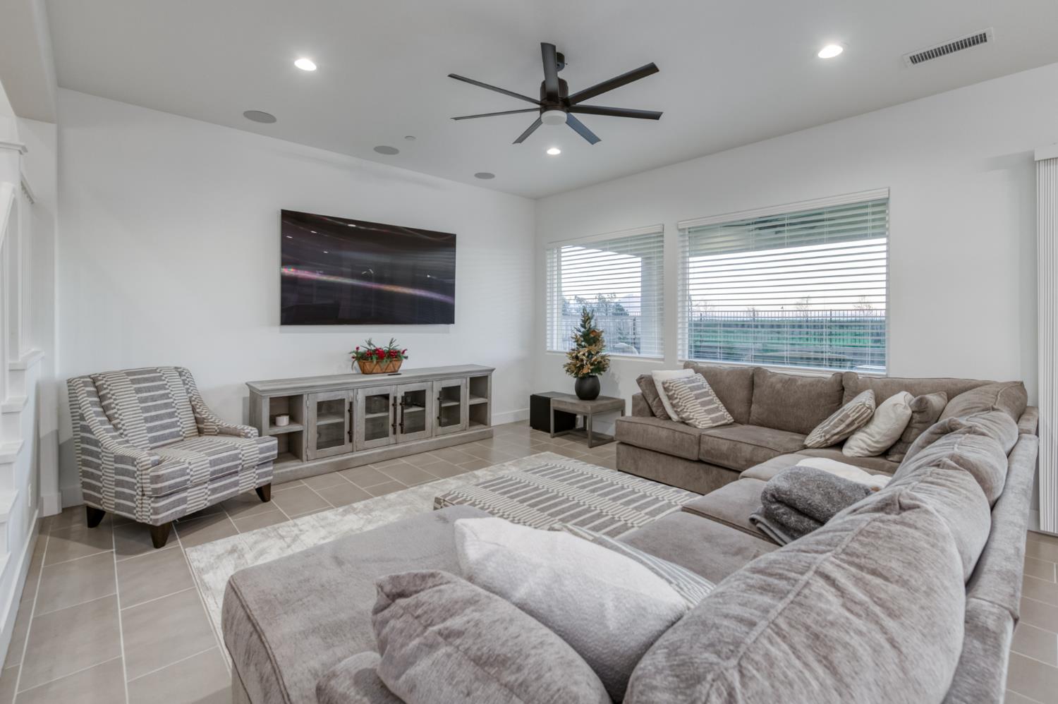 1042 Beaver Pond Loop, Madera, CA 93636