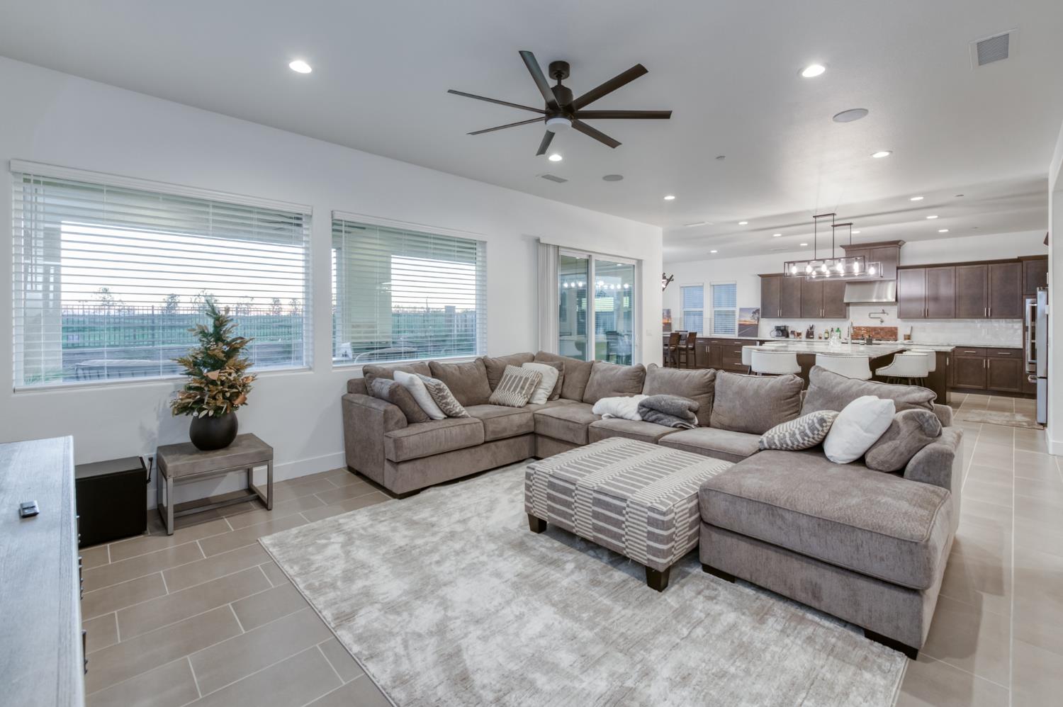 1042 Beaver Pond Loop, Madera, CA 93636