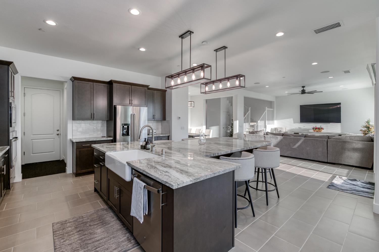 1042 Beaver Pond Loop, Madera, CA 93636