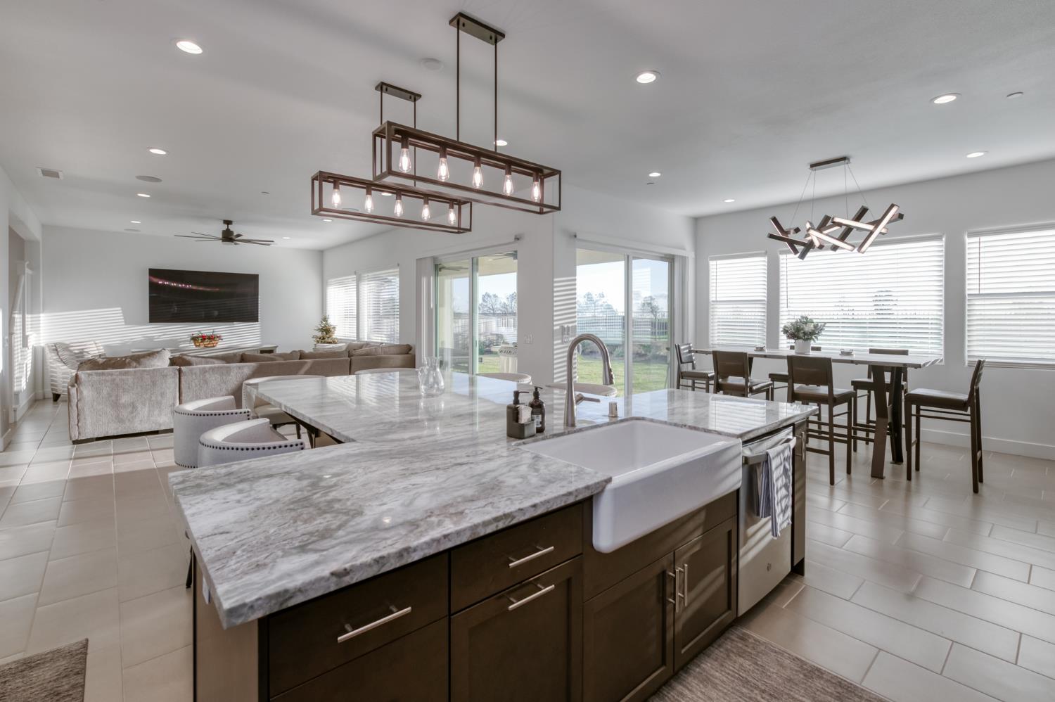 1042 Beaver Pond Loop, Madera, CA 93636