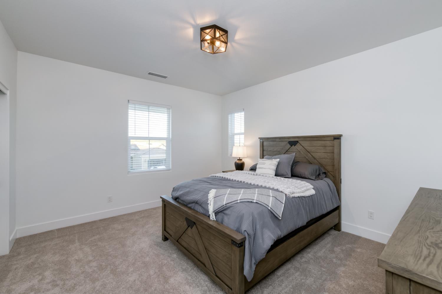 1042 Beaver Pond Loop, Madera, CA 93636