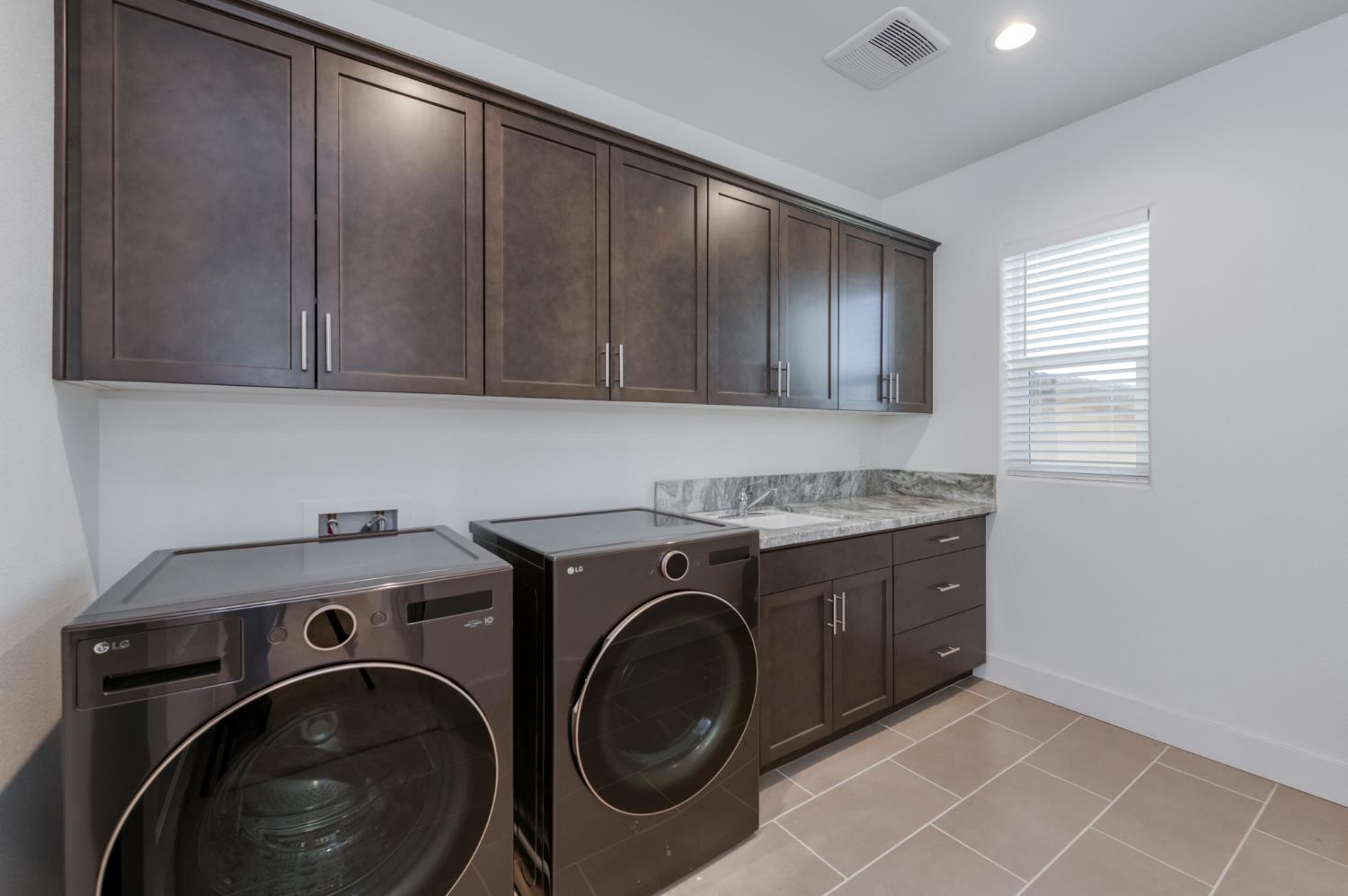 1042 Beaver Pond Loop, Madera, CA 93636